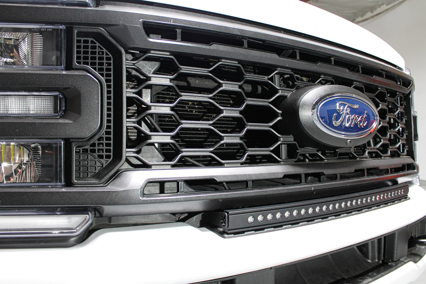 2023+ Ford Super Duty F250/350/450 30in Light Bar - Slim